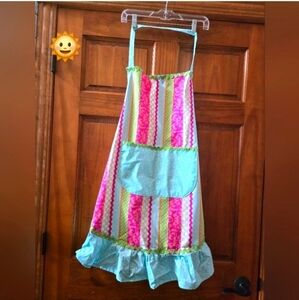 Custom handmade never used hostess apron and 6 matching placemats